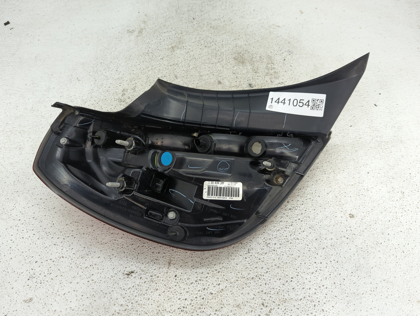 2009-2012 Lincoln Mks Tail Light Assembly Passenger Right OEM Fits Fits 2009 2010 2011 2012 OEM Used Auto Parts - Oemusedaut