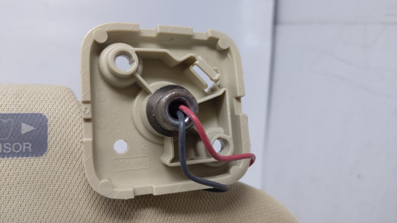 2010 Lincoln Mks Sun Visor Shade Replacement Passenger Right Mirror Fits OEM Used Auto Parts - Oemusedautoparts1.com