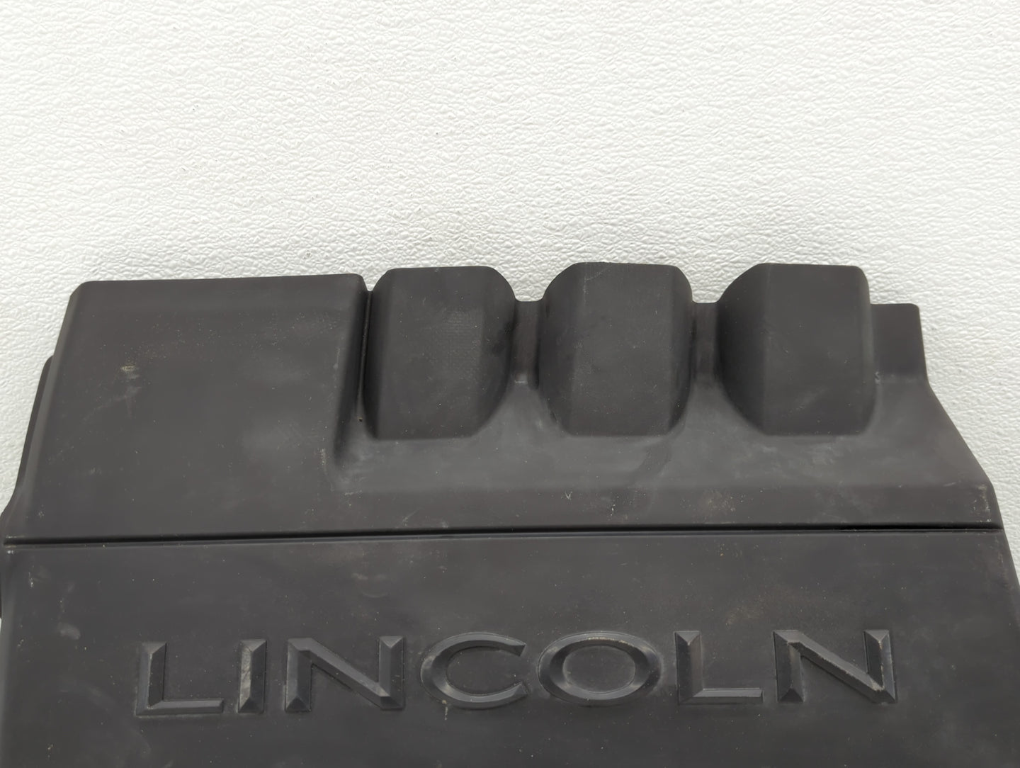 2010 Lincoln Mks Engine Cover - Oemusedautoparts1.com