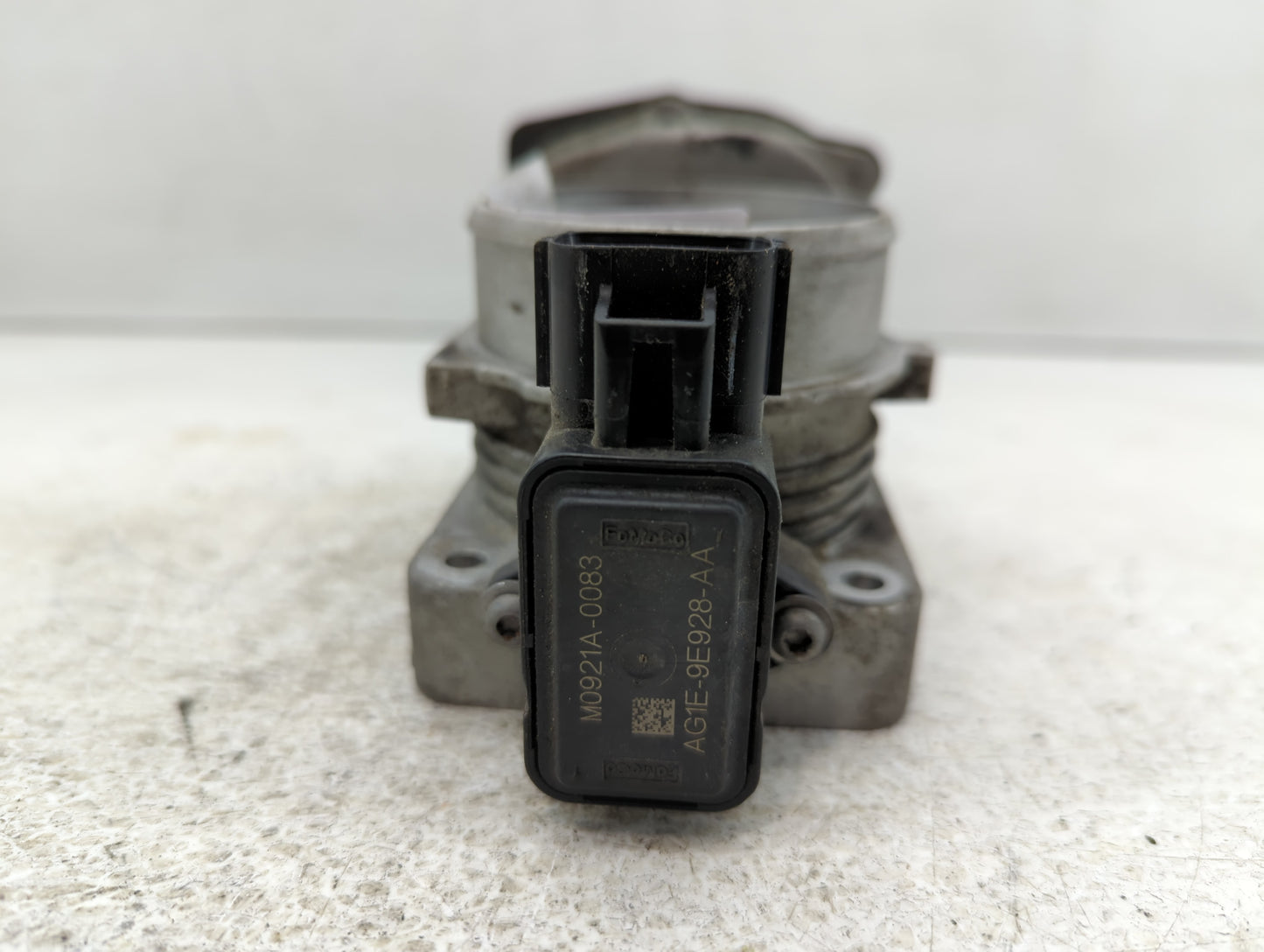 2010-2016 Lincoln Mks Throttle Body P/N:AA5E-BA AA5E-BB Fits Fits 2010 2011 2012 2013 2014 2015 2016 2017 2018 2019 OEM Used
