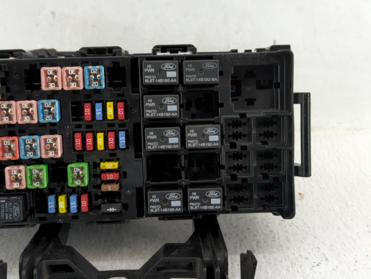 2009-2012 Lincoln Mks Fusebox Fuse Box Panel Relay Module P/N:AG1T-14A003-AA Fits Fits 2009 2010 2011 2012 OEM Used Auto Par