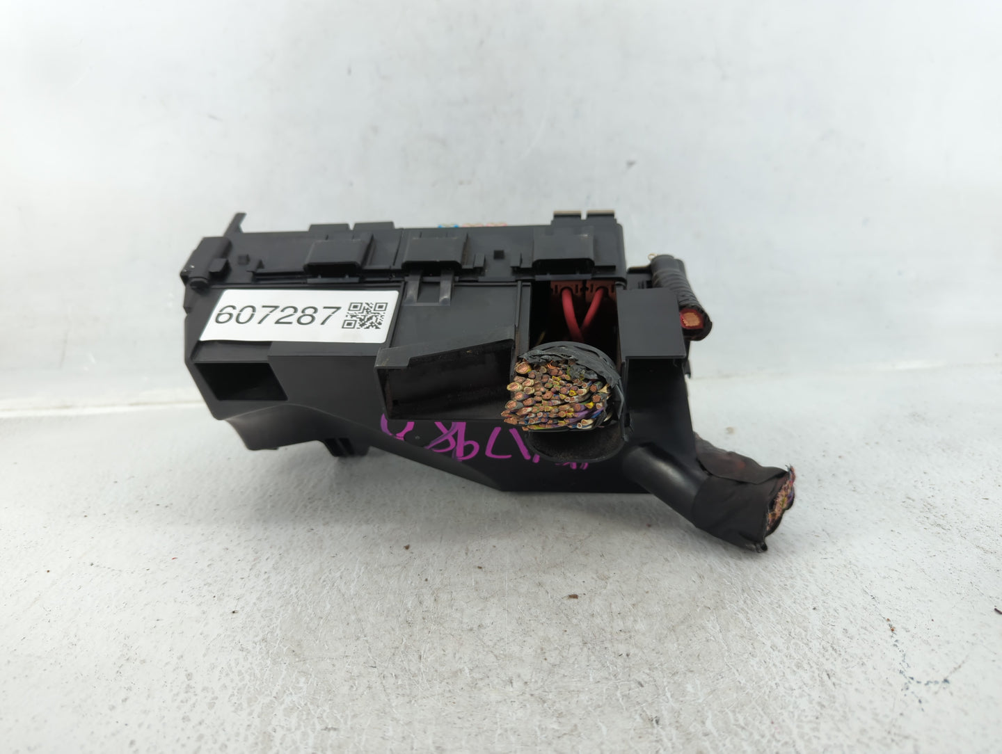 2009-2012 Lincoln Mks Fusebox Fuse Box Panel Relay Module P/N:AG1T-14A003-AA Fits Fits 2009 2010 2011 2012 OEM Used Auto Par