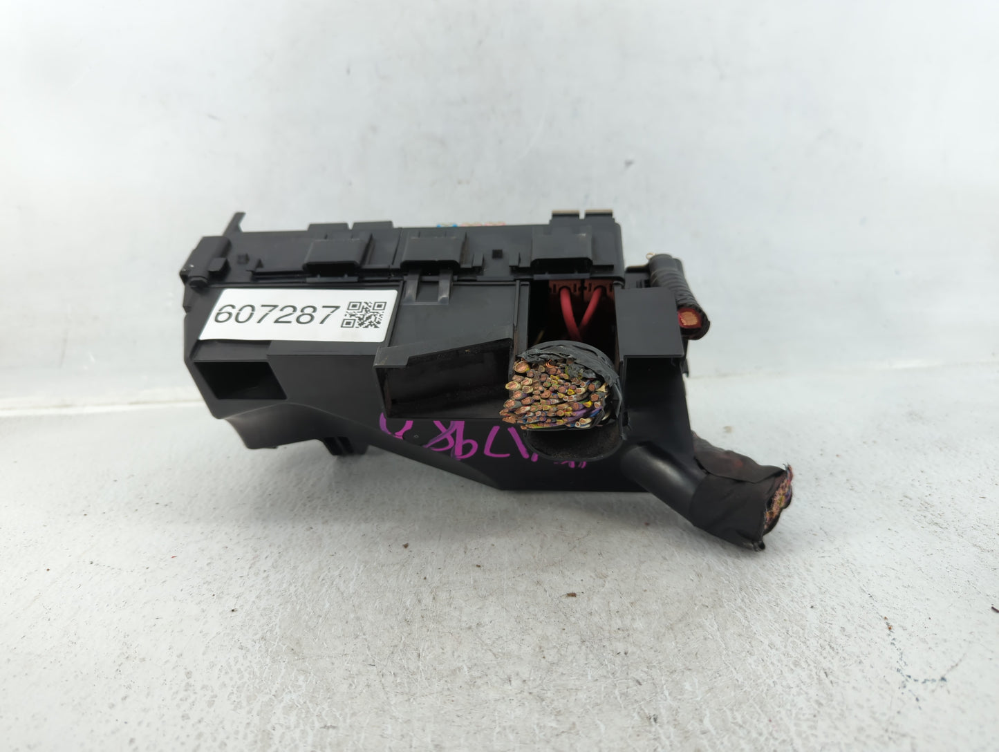 2009-2012 Lincoln Mks Fusebox Fuse Box Panel Relay Module P/N:AG1T-14A003-AA Fits Fits 2009 2010 2011 2012 OEM Used Auto Par