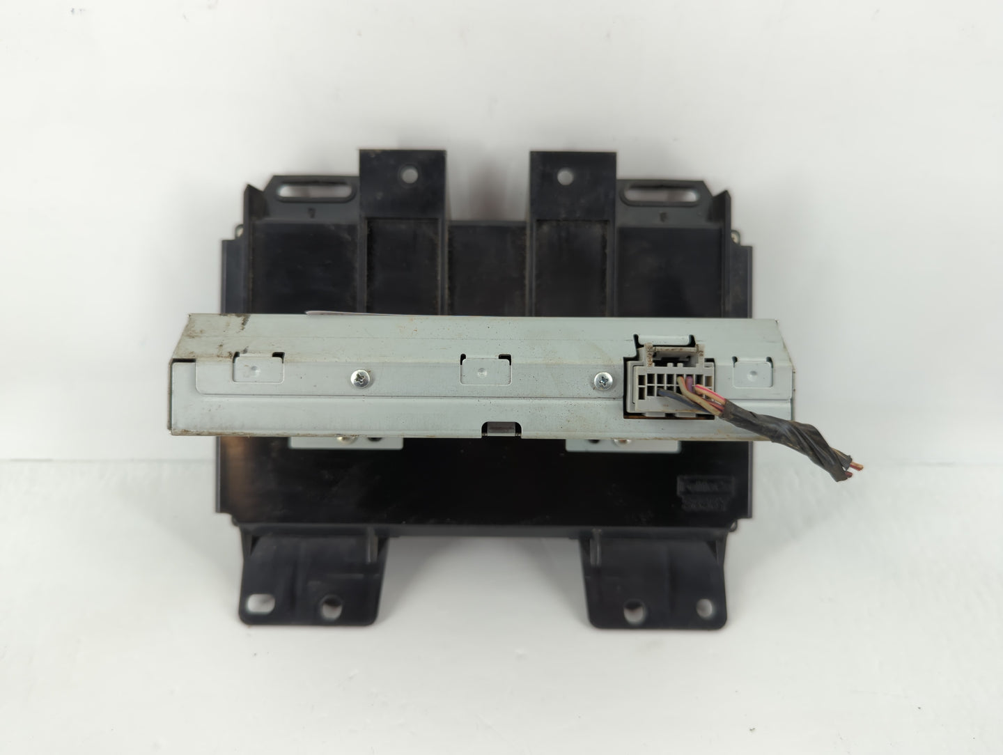 2010 Lincoln Mks Radio AM FM Cd Player Receiver Replacement P/N:AA5T-19C116-AB Fits OEM Used Auto Parts - Oemusedautoparts1.