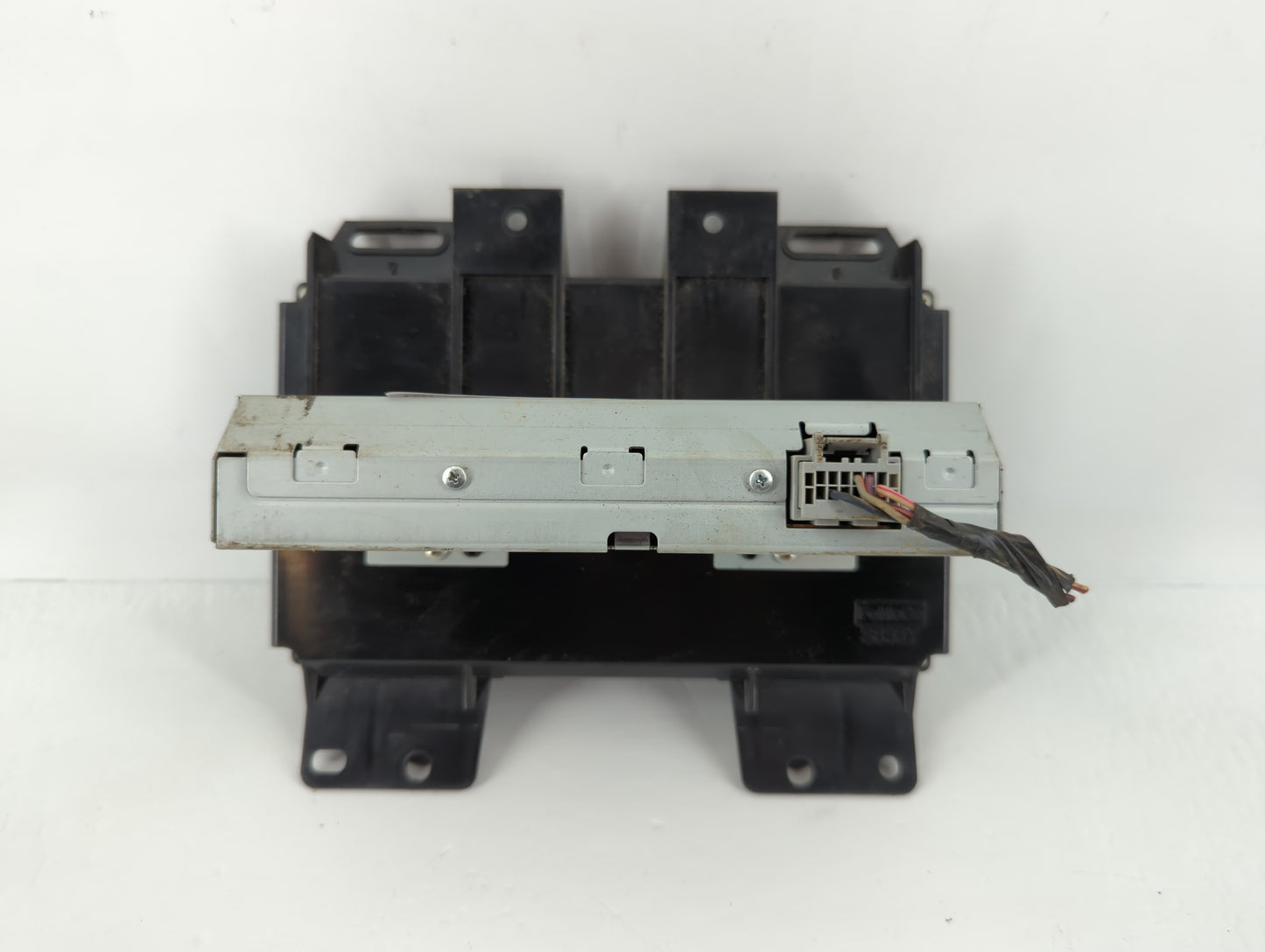 2010 Lincoln Mks Radio AM FM Cd Player Receiver Replacement P/N:AA5T-19C116-AB Fits OEM Used Auto Parts - Oemusedautoparts1.