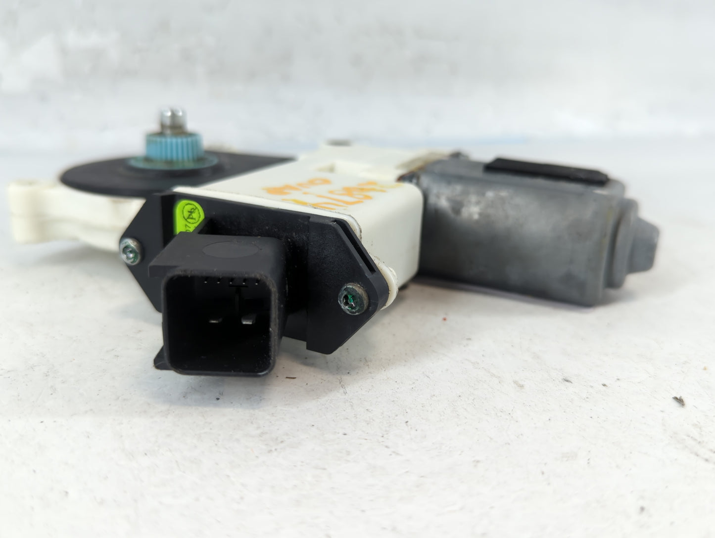 2009-2016 Lincoln Mks Window Regulator Passenger Front 824150 - Oemusedautoparts1.com