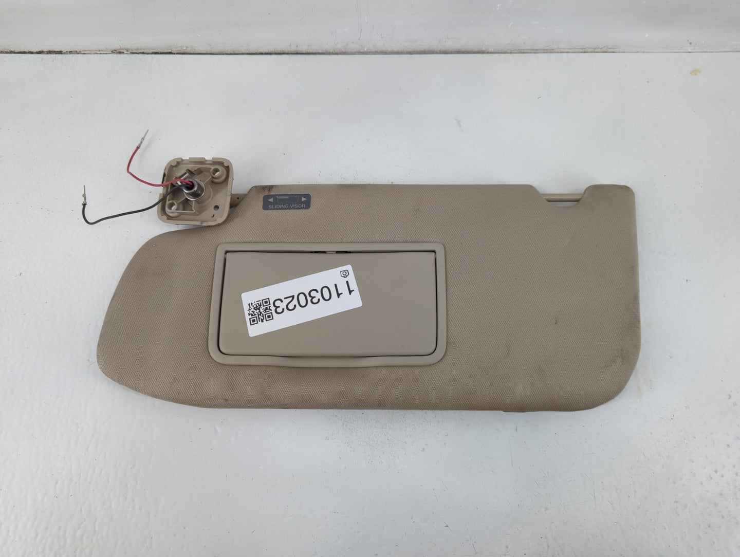 2010-2012 Lincoln Mkt Sun Visor Shade Replacement Driver Left Mirror Fits Fits 2010 2011 2012 OEM Used Auto Parts - Oemuseda