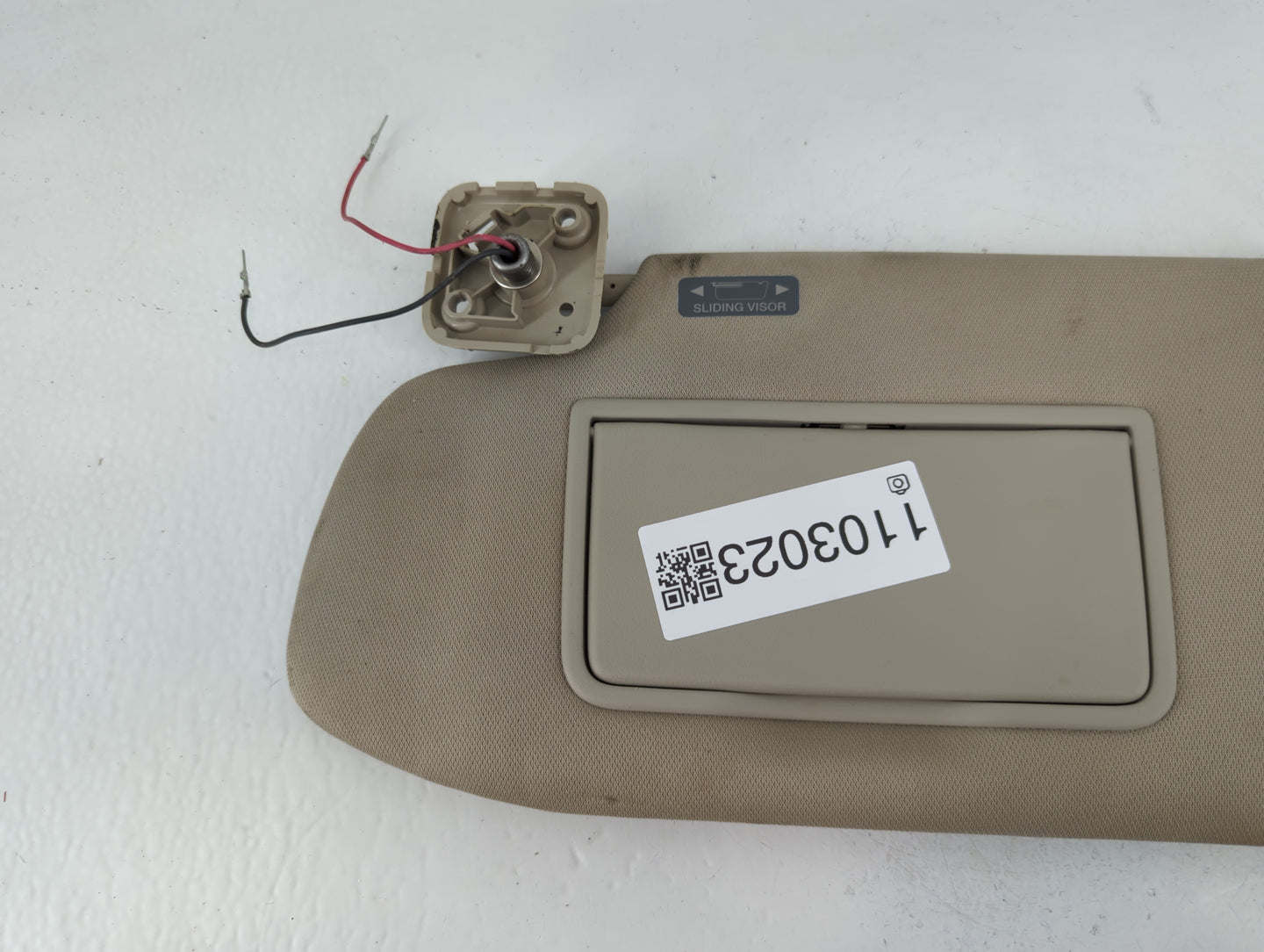 2010-2012 Lincoln Mkt Sun Visor Shade Replacement Driver Left Mirror Fits Fits 2010 2011 2012 OEM Used Auto Parts - Oemuseda