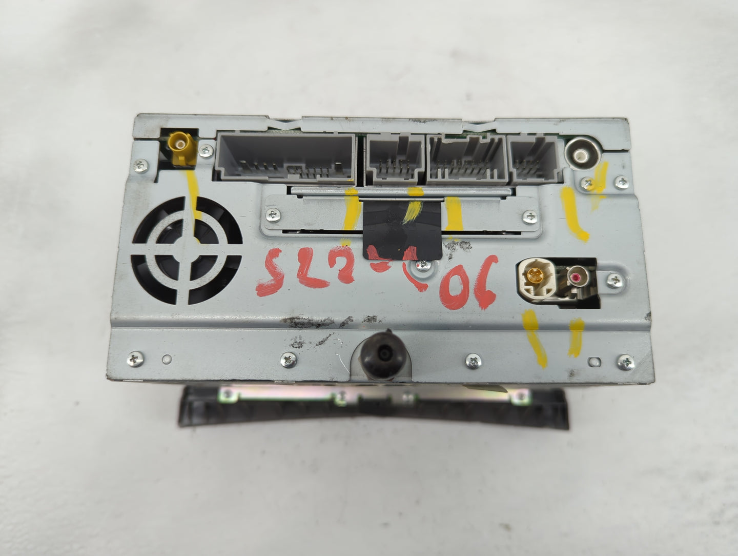 2010 Lincoln Mkt Radio AM FM Cd Player Receiver Replacement Fits OEM Used Auto Parts - Oemusedautoparts1.com