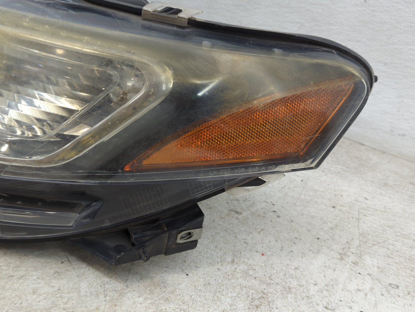 2010 Lincoln Mkt Driver Left Oem Head Light Headlight Lamp - Oemusedautoparts1.com