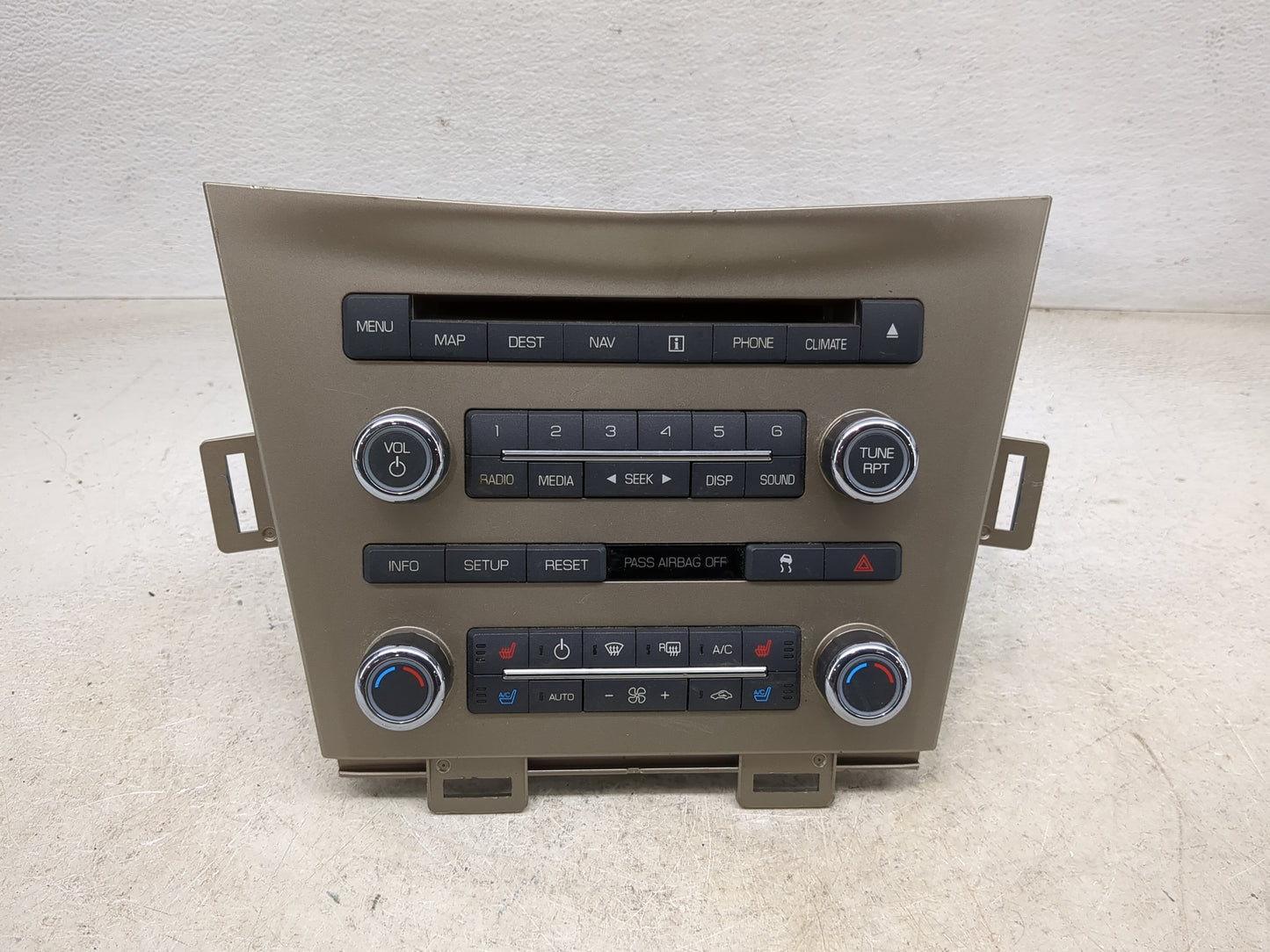 2010 Lincoln Mkt Radio AM FM Cd Player Receiver Replacement P/N:NAU-4204 Fits OEM Used Auto Parts - Oemusedautoparts1.com