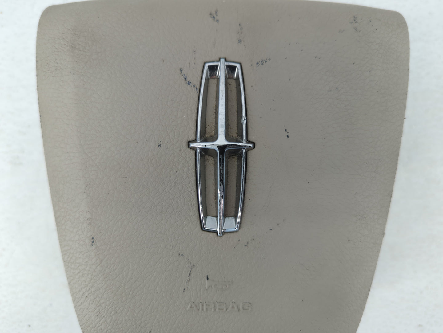 2010-2012 Lincoln Mkt Air Bag Driver Left Steering Wheel Mounted P/N:2010 1015450 Fits Fits 2010 2011 2012 OEM Used Auto Par