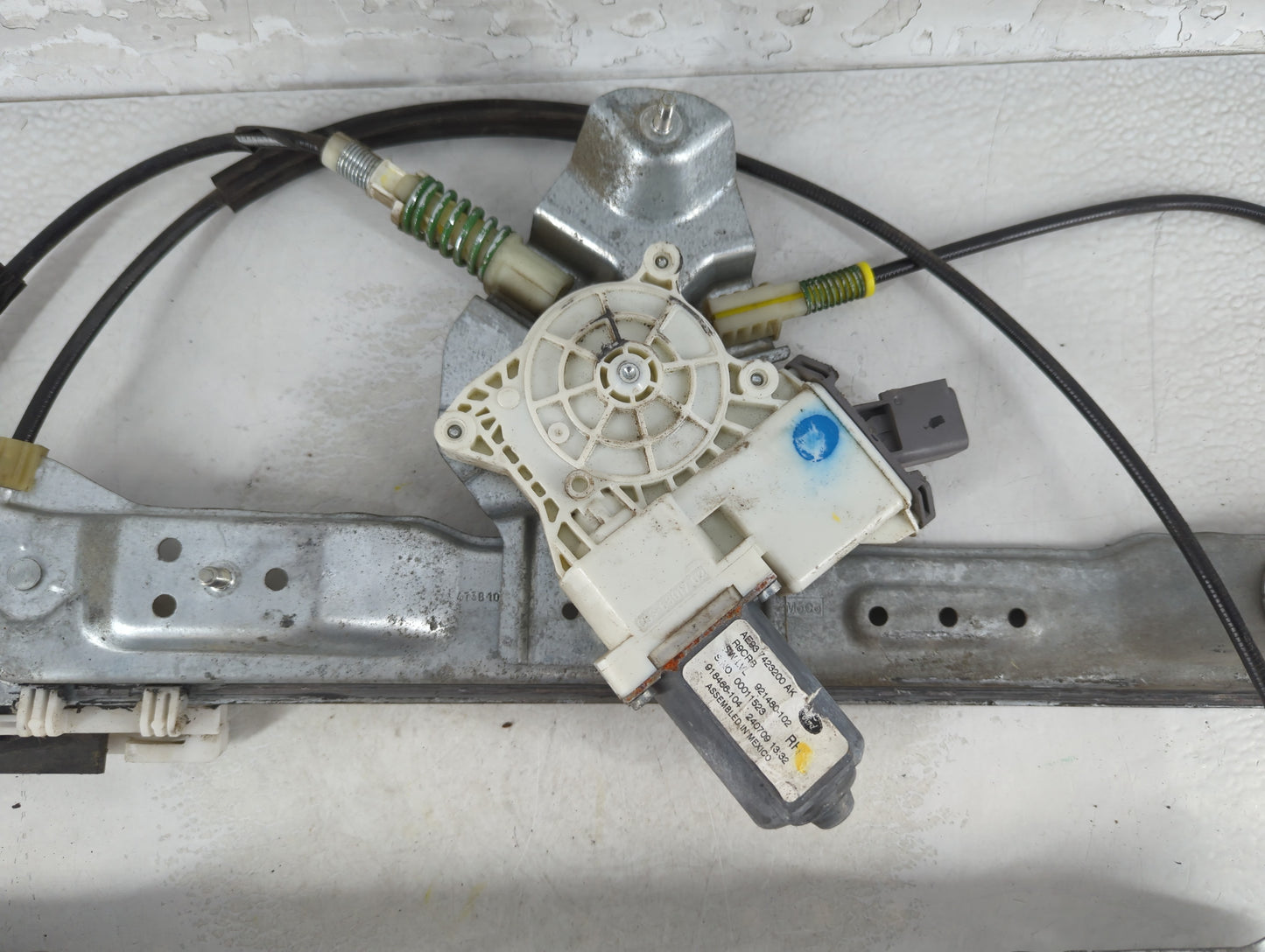 2010-2019 Lincoln Mkt Window Regulator Passenger Front - Oemusedautoparts1.com