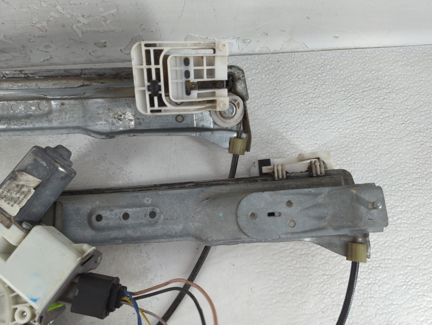 2010-2019 Lincoln Mkt Driver Left Front Window Regulator - Oemusedautoparts1.com