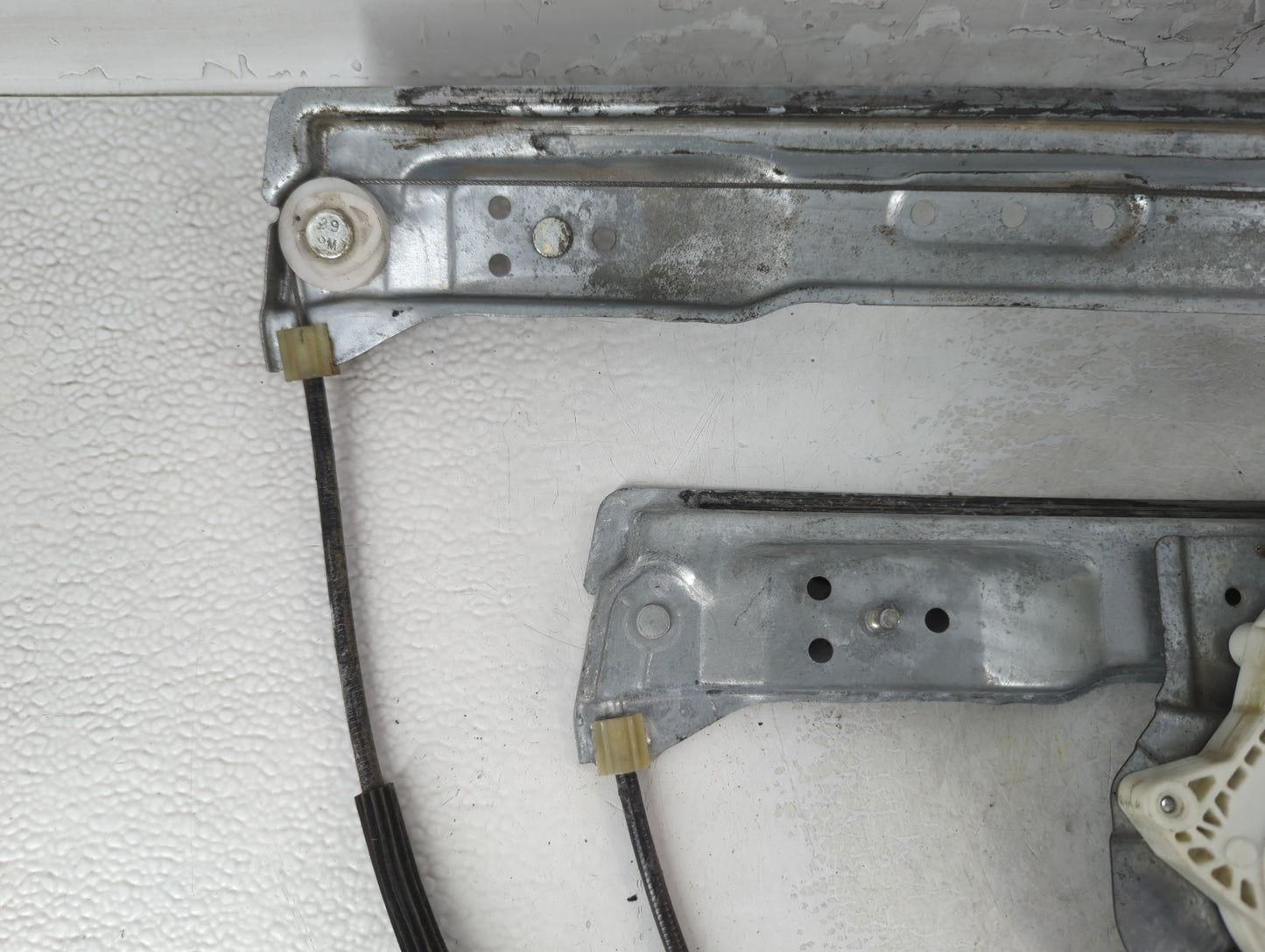 2010-2019 Lincoln Mkt Driver Left Front Window Regulator - Oemusedautoparts1.com