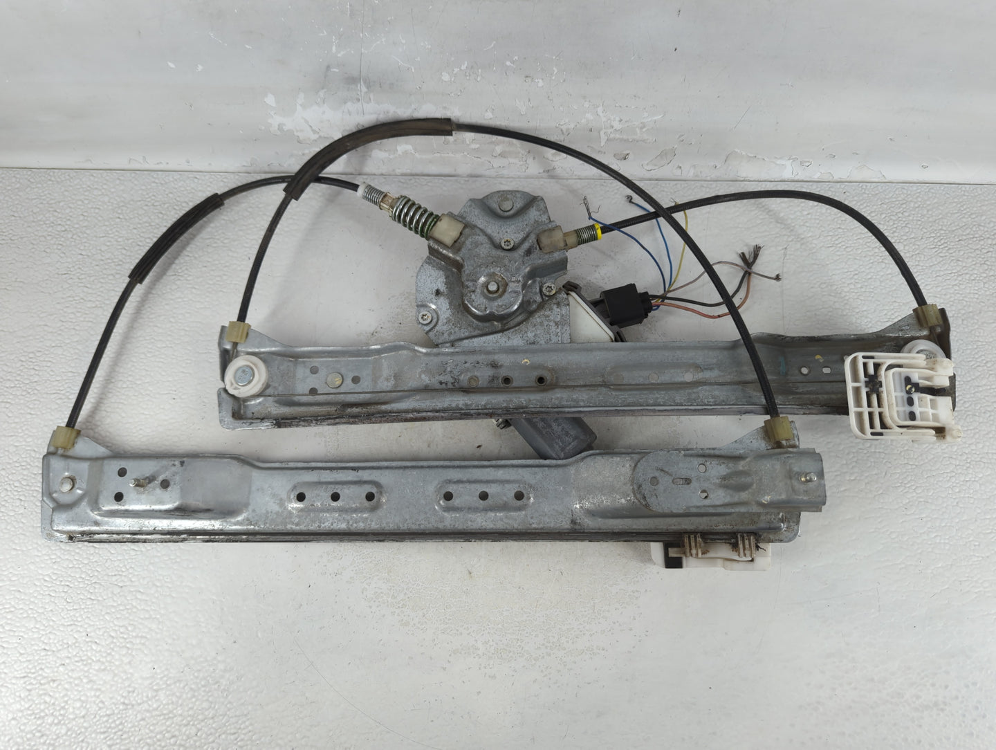 2010-2019 Lincoln Mkt Driver Left Front Window Regulator - Oemusedautoparts1.com