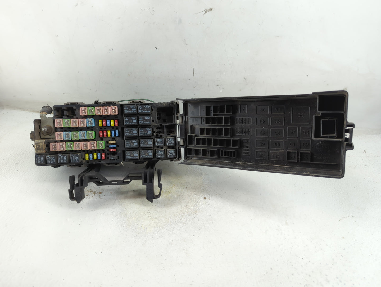 2010-2012 Lincoln Mkt Fusebox Fuse Box Panel Relay Module Fits Fits 2009 2010 2011 2012 OEM Used Auto Parts - Oemusedautopar