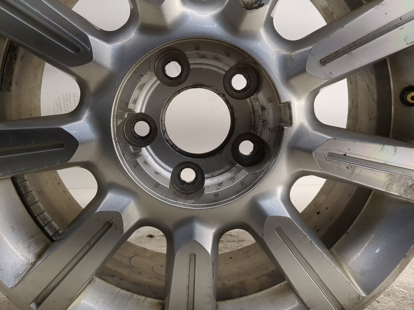 2010-2012 Lincoln Mkz Oem Wheel Rim - Oemusedautoparts1.com