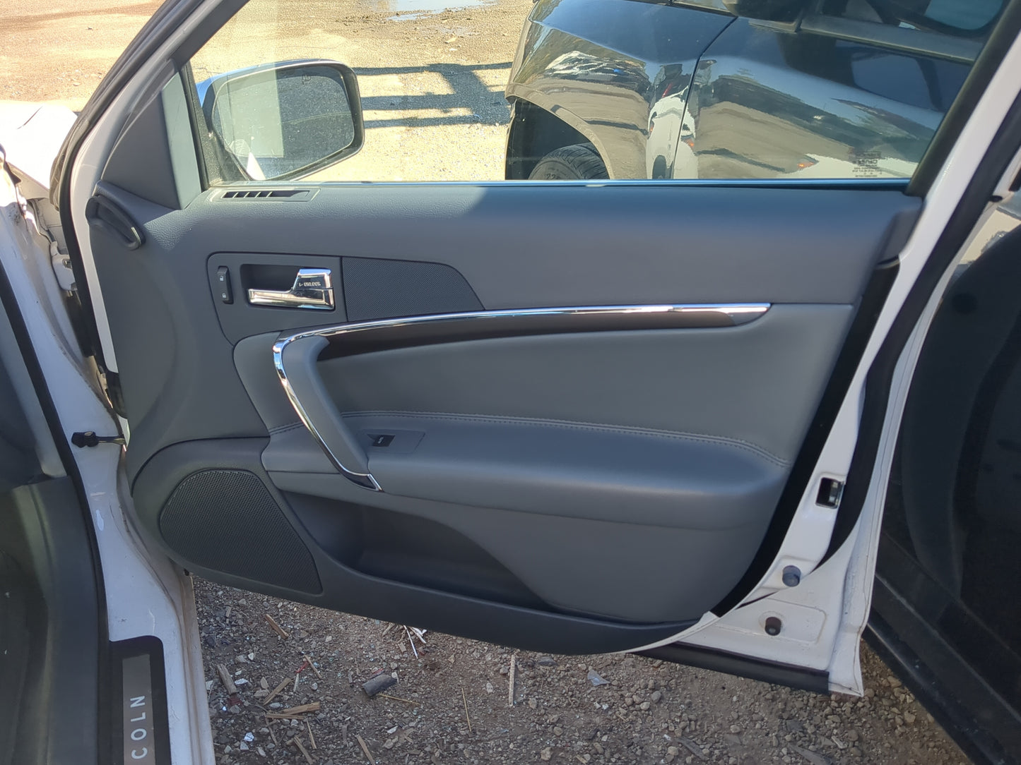 2010 Lincoln Mkz Front Right Passenger Interior Door Panel Trim - Oemusedautoparts1.com