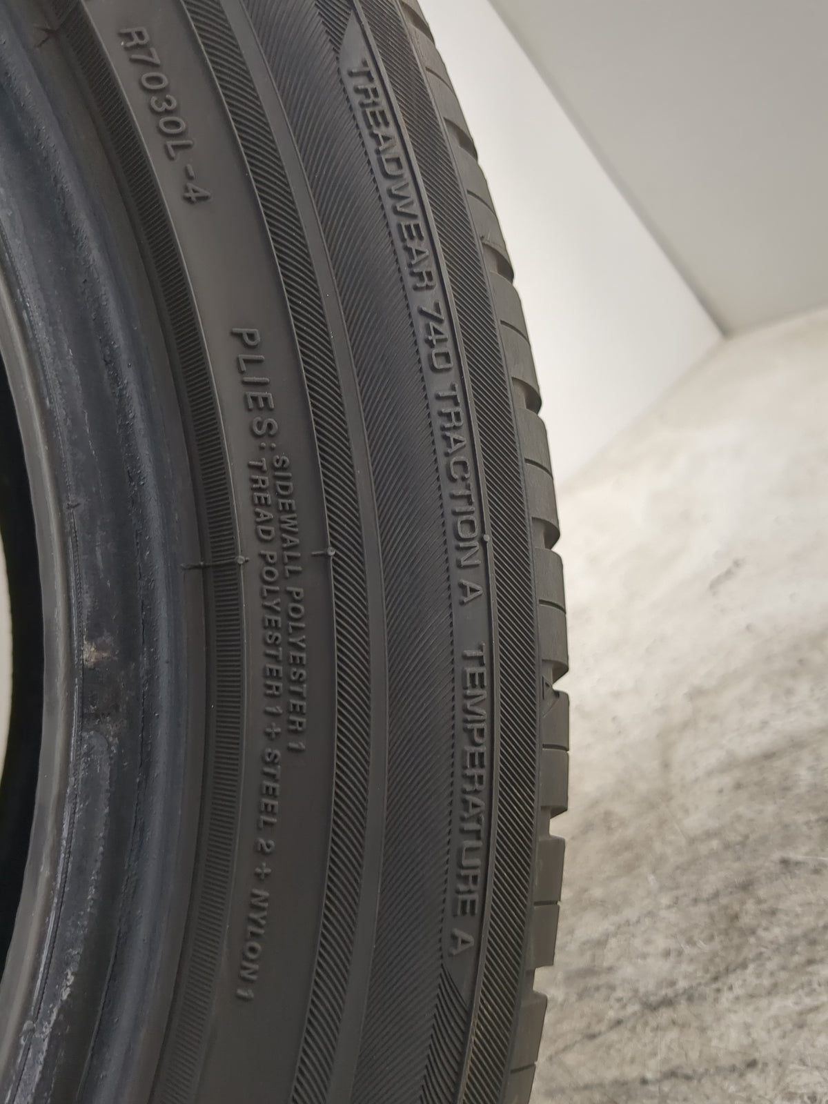 Used Tire 225/50R18 YOKOHAMA YK-GTX ALL SEASON 95V - Tread Depth 9/32 - Oemusedautoparts1.com