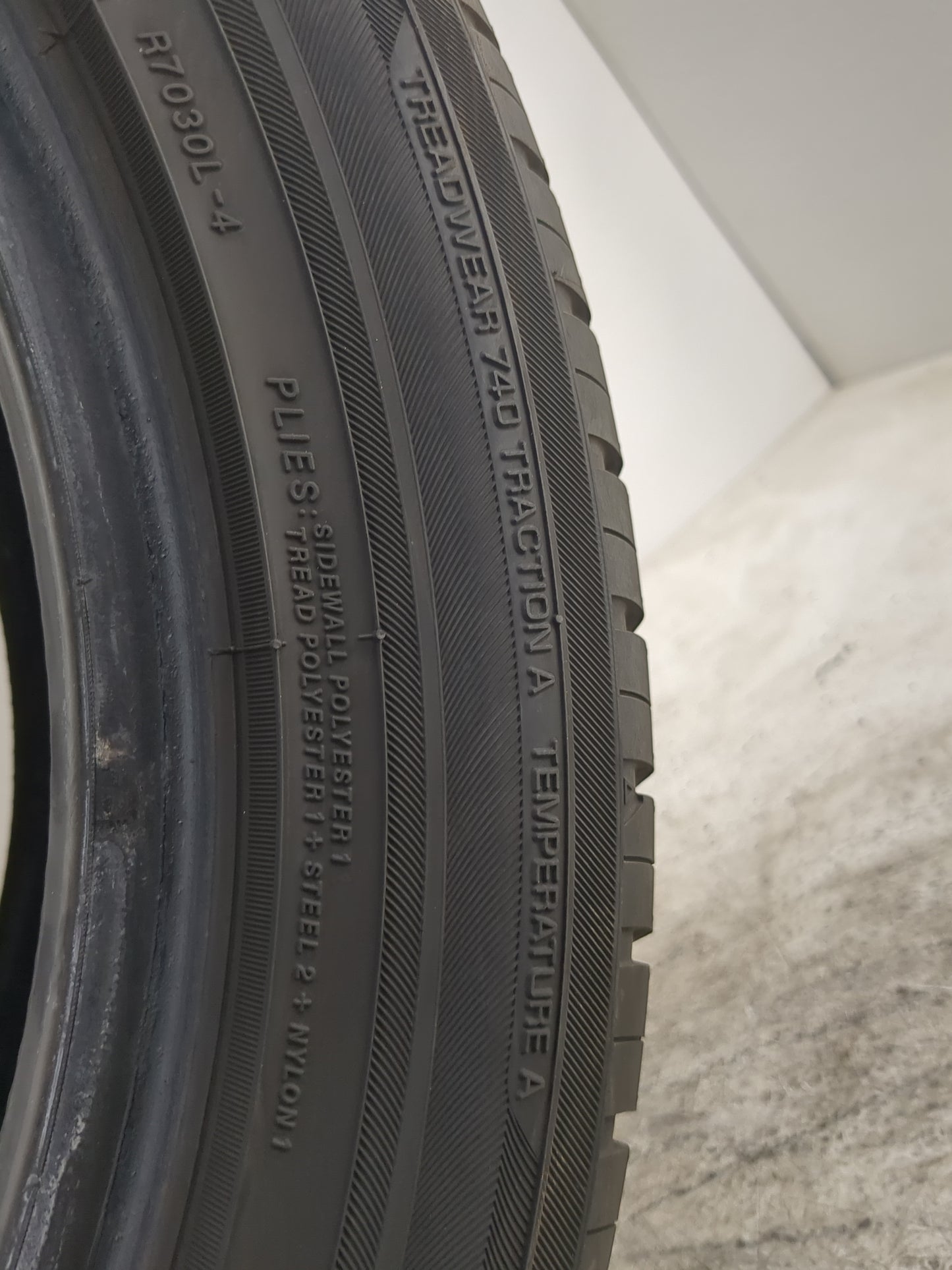 Used Tire 225/50R18 YOKOHAMA YK-GTX ALL SEASON 95V - Tread Depth 9/32 - Oemusedautoparts1.com