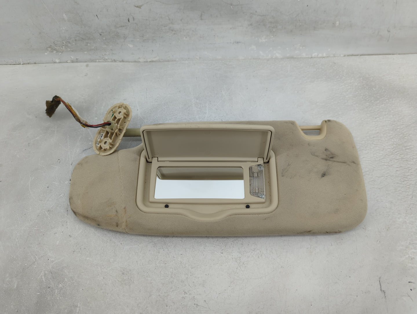 2010-2012 Lincoln Mkz Sun Visor Shade Replacement Driver Left Mirror Fits Fits 2010 2011 2012 OEM Used Auto Parts - Oemuseda
