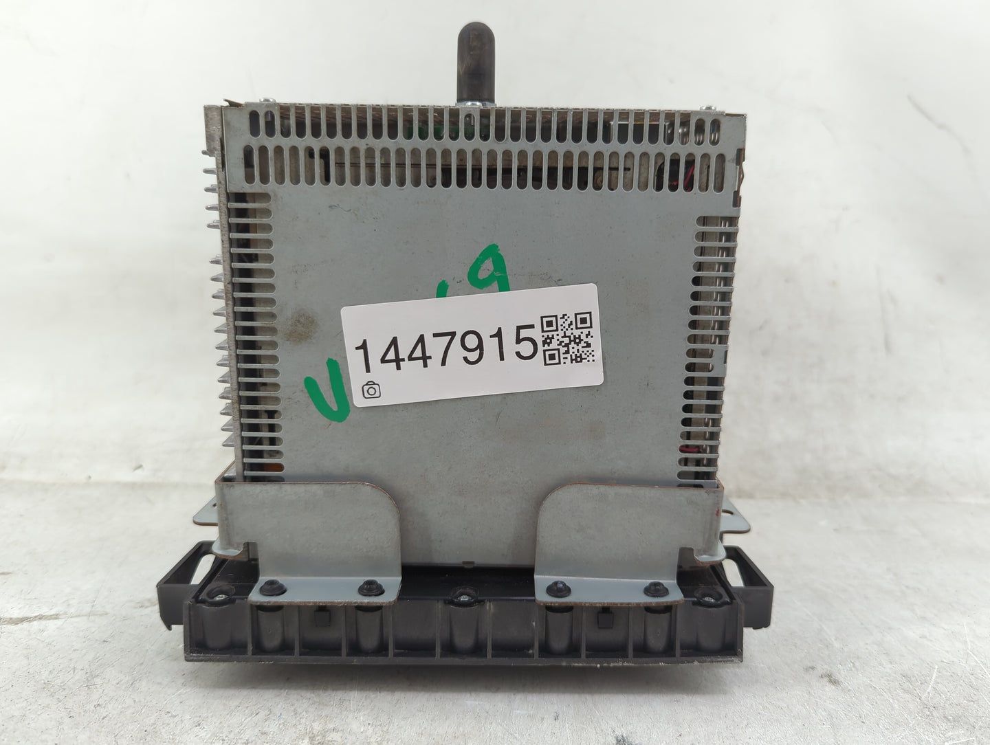2010 Lincoln Mkz Radio AM FM Cd Player Receiver Replacement P/N:AH6T-19C158-BC Fits OEM Used Auto Parts - Oemusedautoparts1.