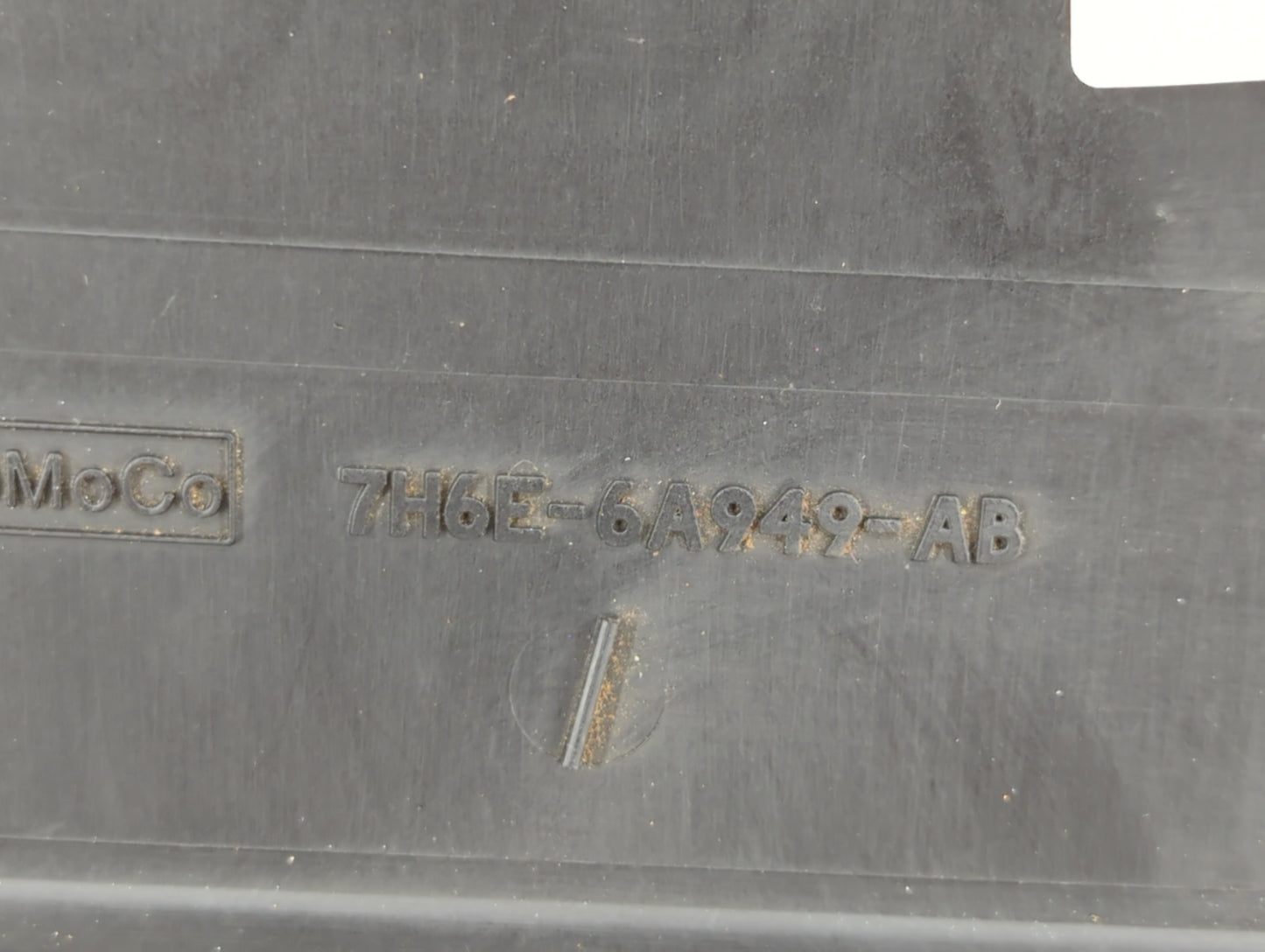 2010 Lincoln Mkz Engine Cover - Oemusedautoparts1.com