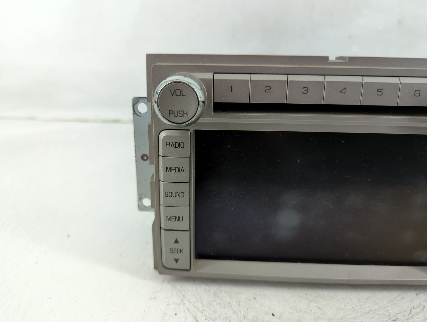 2010 Lincoln Navigator Radio AM FM Cd Player Receiver Replacement Fits OEM Used Auto Parts - Oemusedautoparts1.com