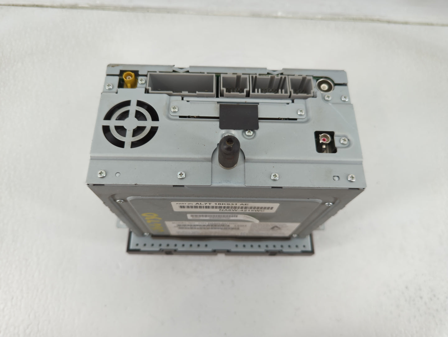 2010 Lincoln Navigator Radio AM FM Cd Player Receiver Replacement Fits OEM Used Auto Parts - Oemusedautoparts1.com