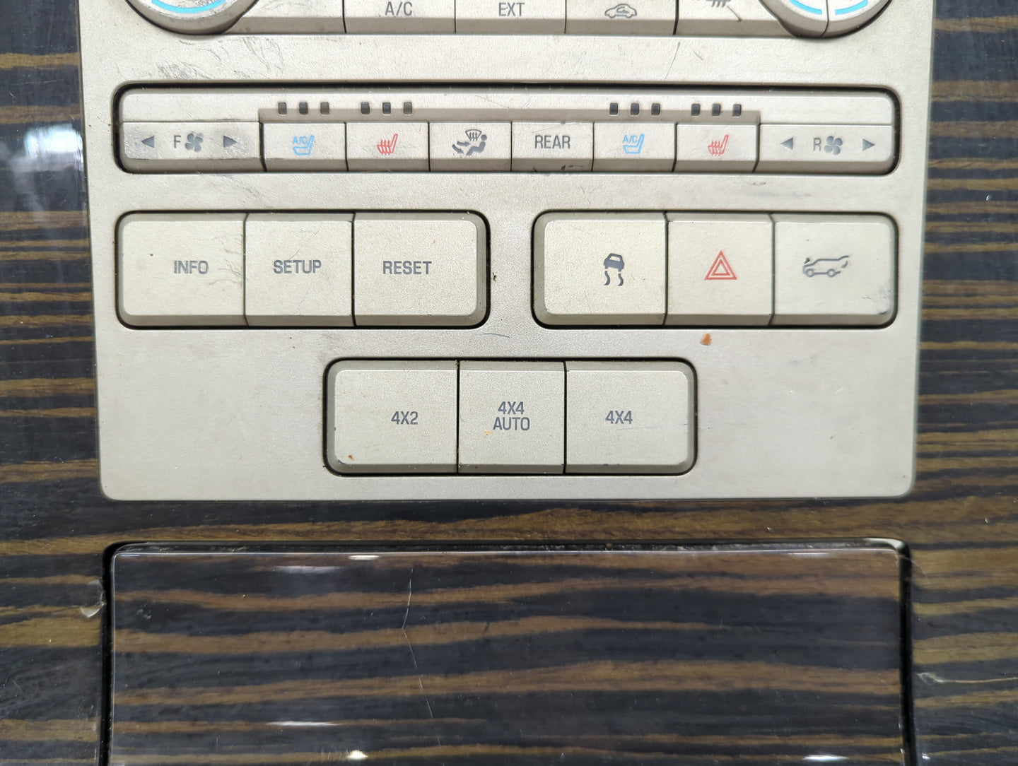 2010 Lincoln Navigator Climate Control Module Temperature AC/Heater Replacement P/N:AL74-18C612-BB Fits OEM Used Auto Parts 