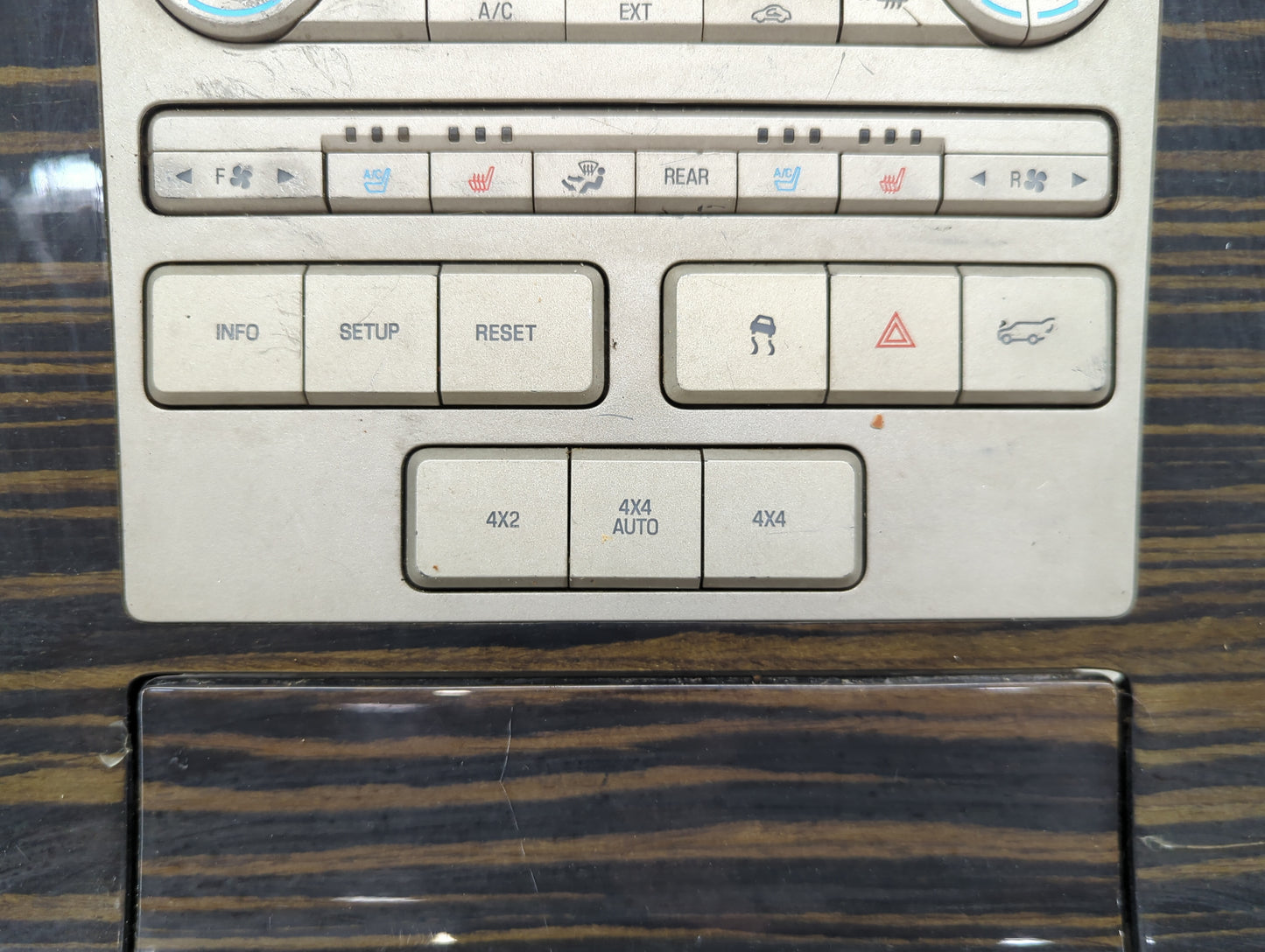 2010 Lincoln Navigator Climate Control Module Temperature AC/Heater Replacement P/N:AL74-18C612-BB Fits OEM Used Auto Parts 