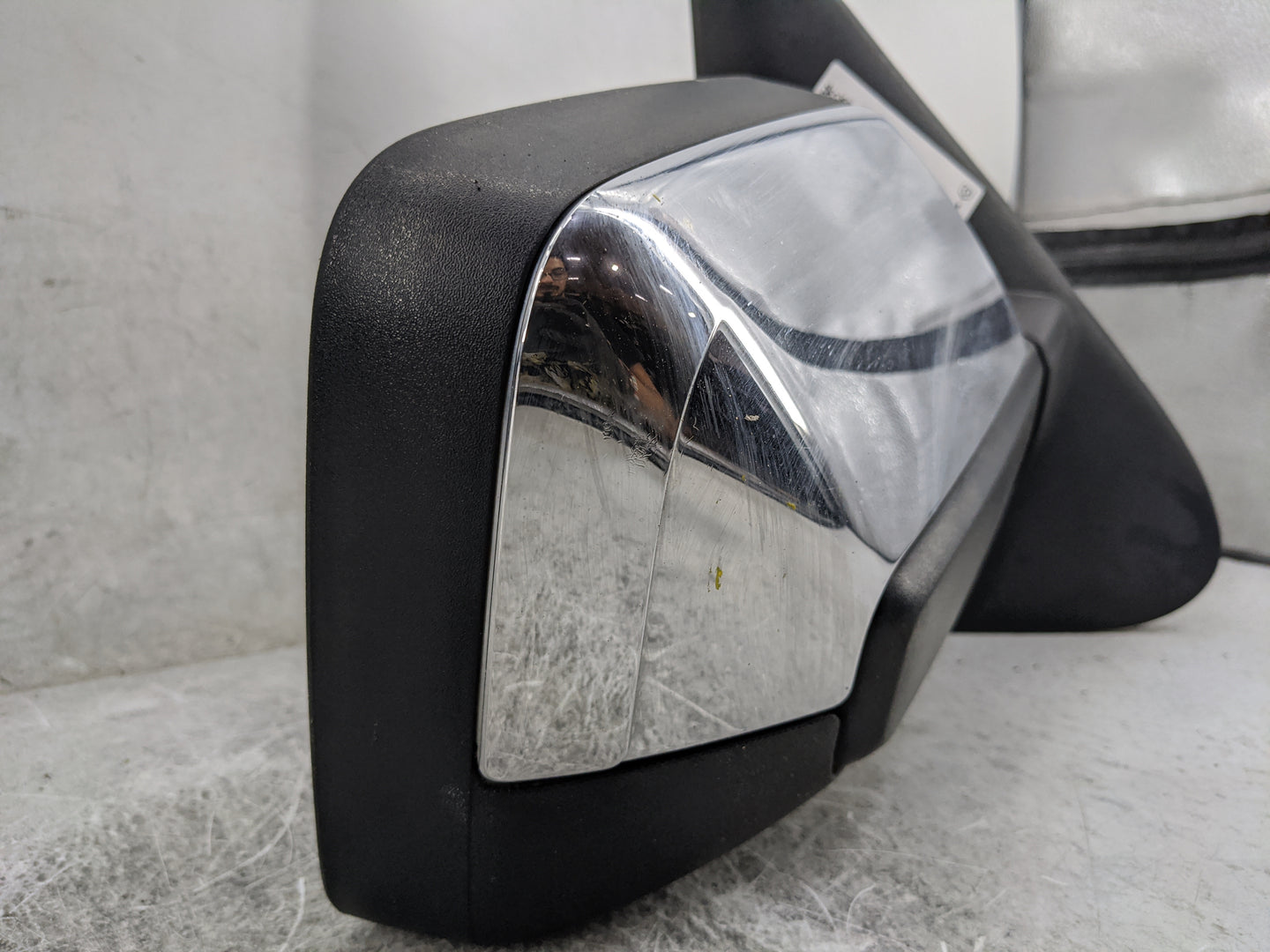 2010 Lincoln Navigator Passenger Side View Mirror - Right Door Mirror OEM Used - Oemusedautoparts1.com