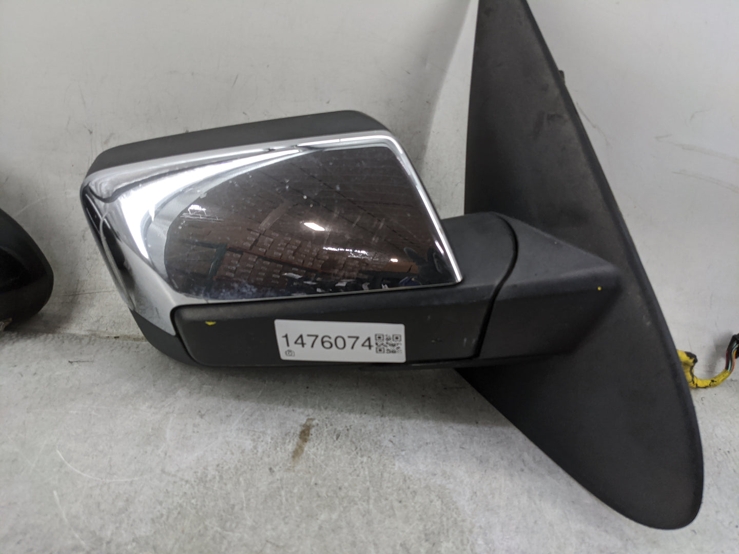 2010 Lincoln Navigator Passenger Side View Mirror - Right Door Mirror OEM Used - Oemusedautoparts1.com