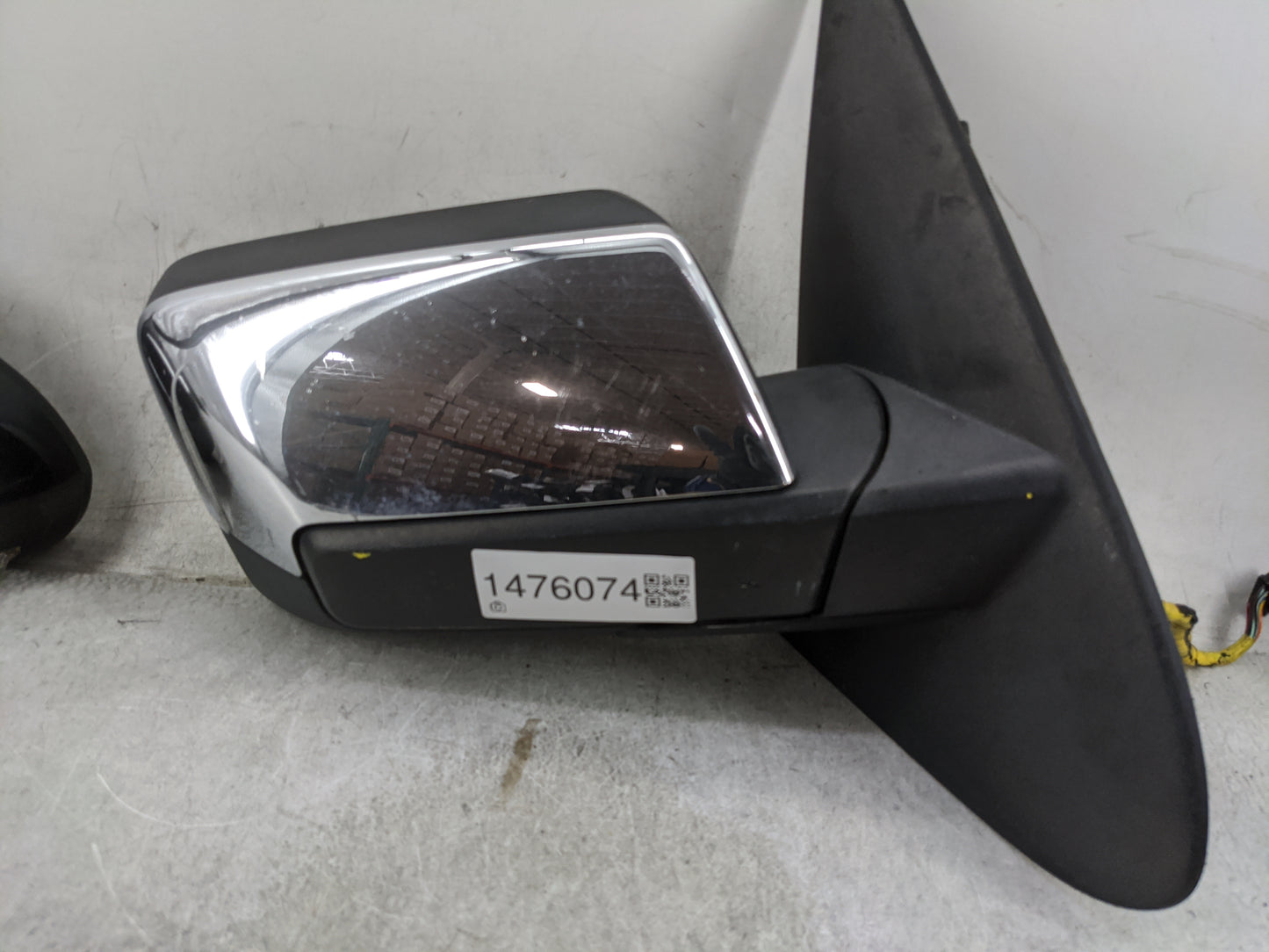 2010 Lincoln Navigator Passenger Side View Mirror - Right Door Mirror OEM Used - Oemusedautoparts1.com