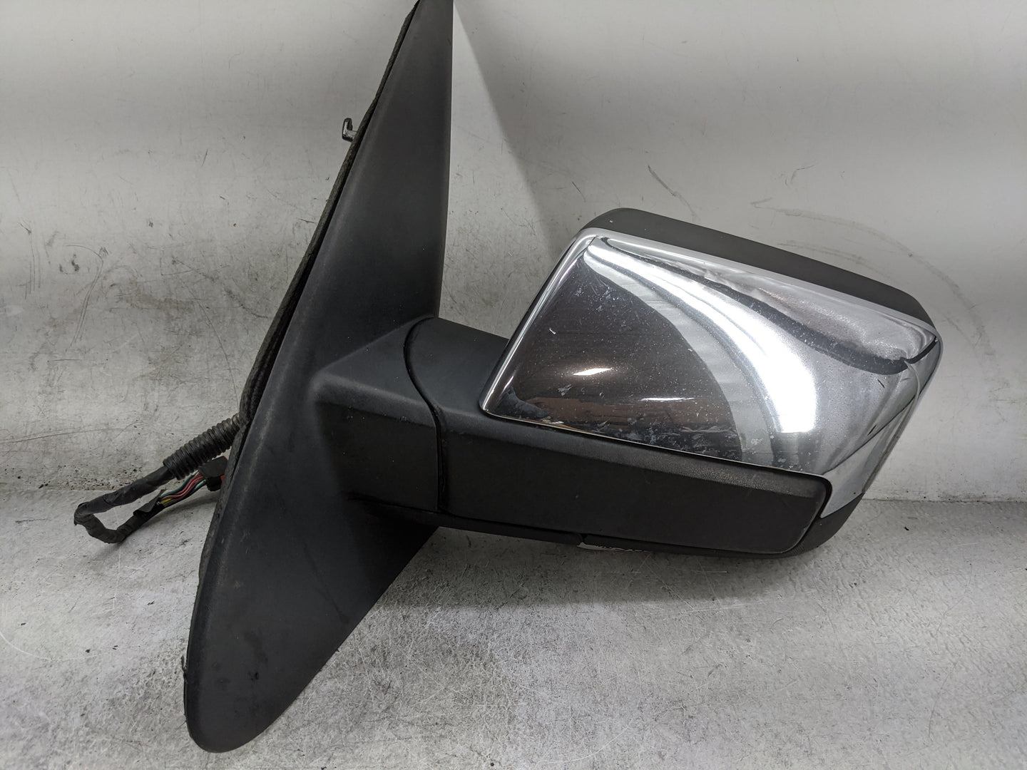 2010 Lincoln Navigator Driver Side View Mirror - Left Door Mirror OEM Used - Oemusedautoparts1.com