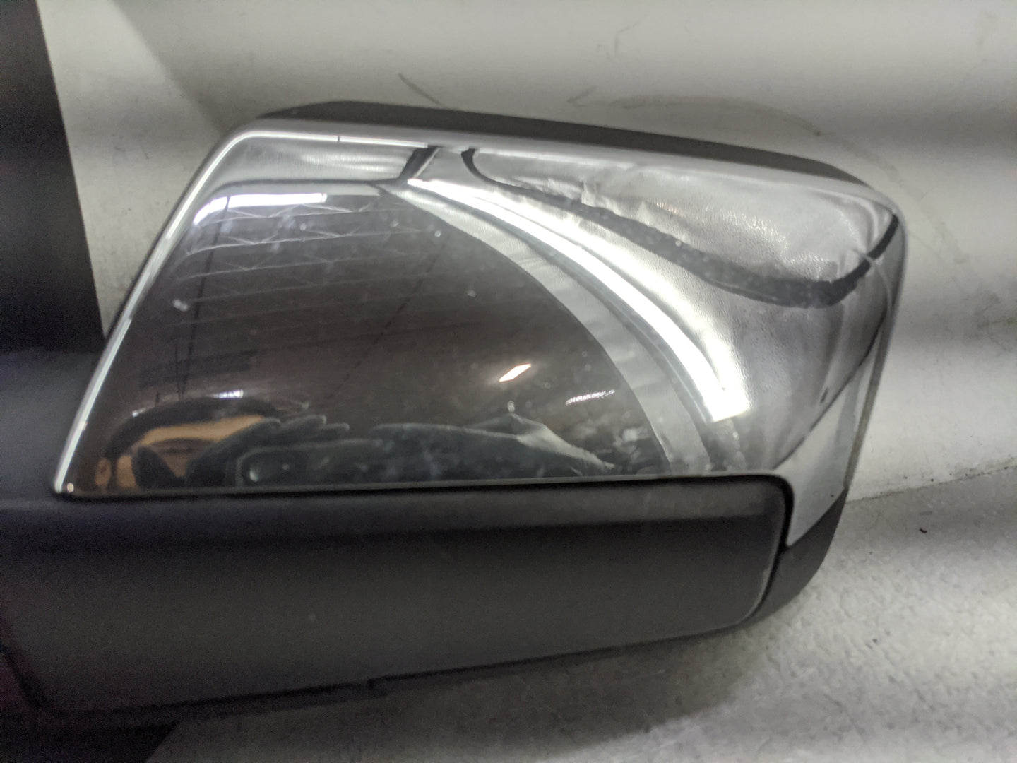 2010 Lincoln Navigator Driver Side View Mirror - Left Door Mirror OEM Used - Oemusedautoparts1.com
