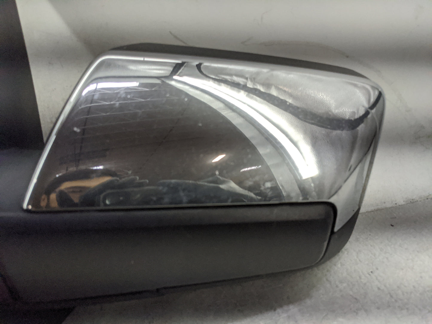 2010 Lincoln Navigator Driver Side View Mirror - Left Door Mirror OEM Used - Oemusedautoparts1.com