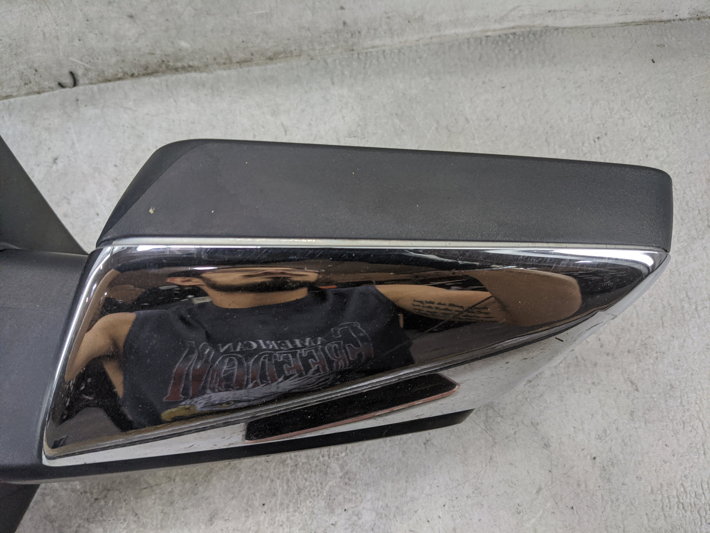 2010 Lincoln Navigator Driver Side View Mirror - Left Door Mirror OEM Used - Oemusedautoparts1.com