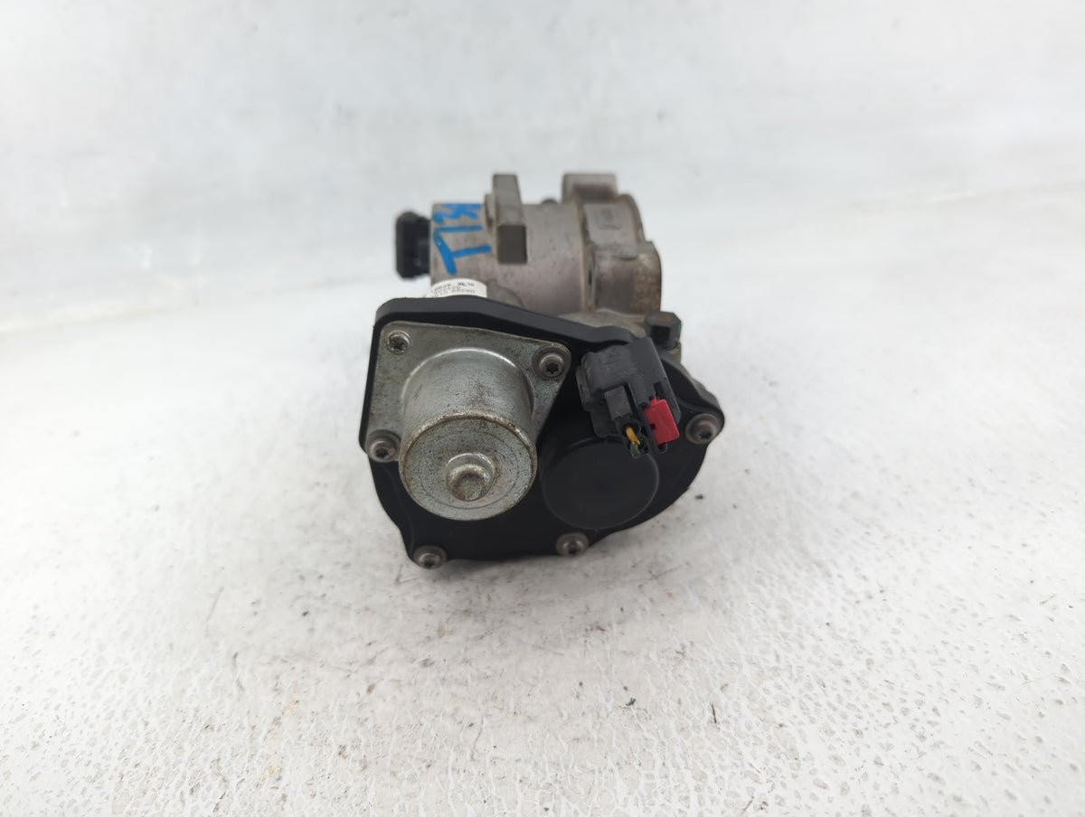 2010 Lincoln Navigator Throttle Body P/N:3L3E-9F991-BA Fits Fits 2004 2005 2006 2007 2008 2009 OEM Used Auto Parts - Oemused