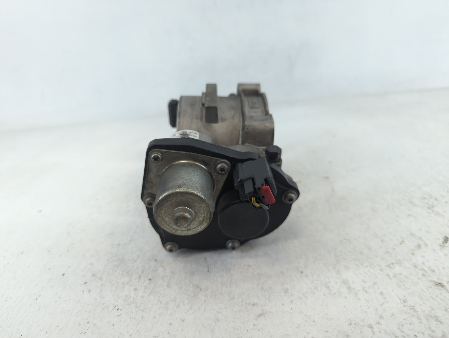 2010 Lincoln Navigator Throttle Body P/N:8L3E- 91 -BB Fits OEM Used Auto Parts - Oemusedautoparts1.com