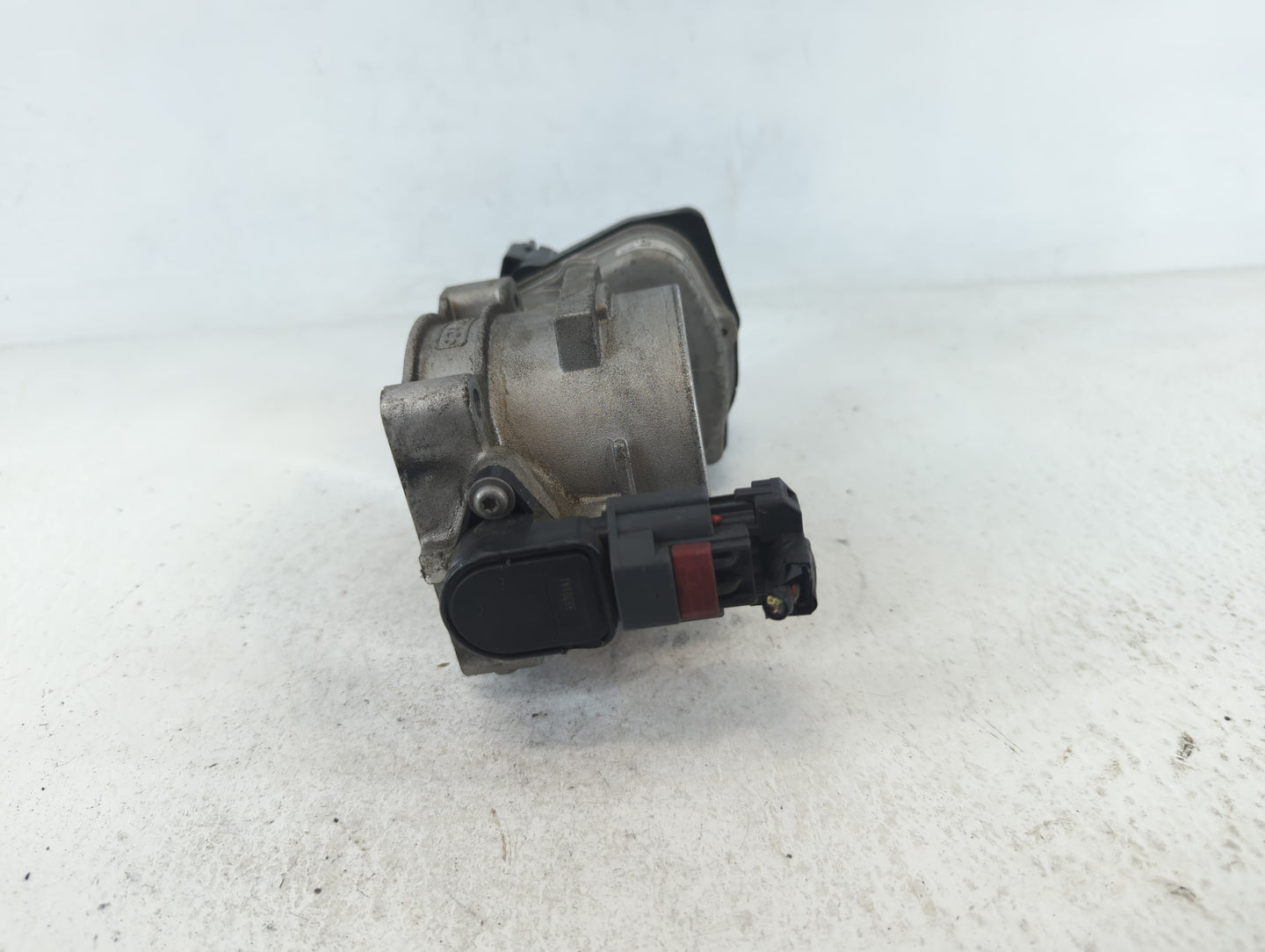 2010 Lincoln Navigator Throttle Body P/N:8L3E- 91 -BB Fits OEM Used Auto Parts - Oemusedautoparts1.com