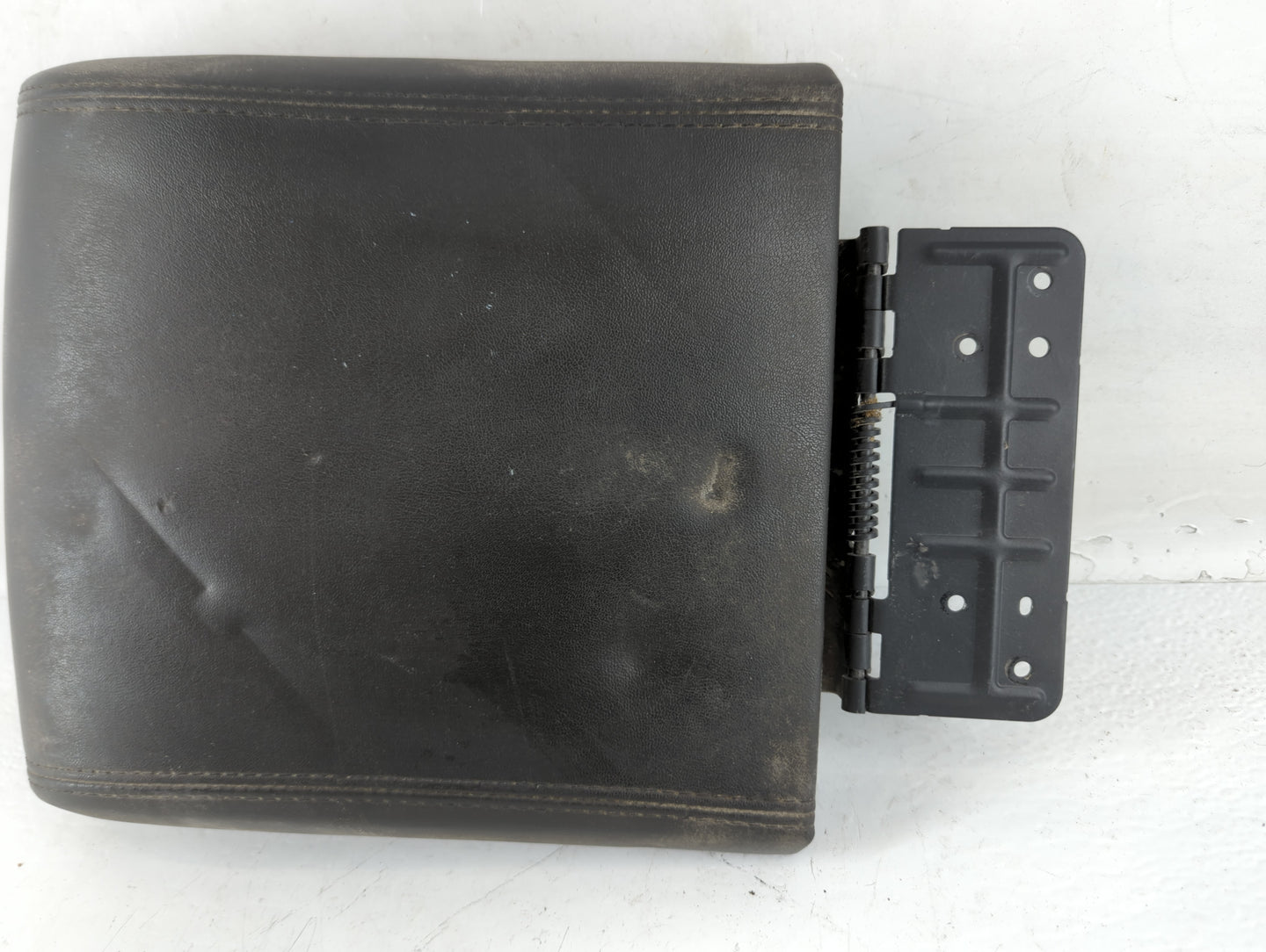 2010 Lincoln Navigator Center Console Armrest Cover Lid Fits OEM Used Auto Parts - Oemusedautoparts1.com