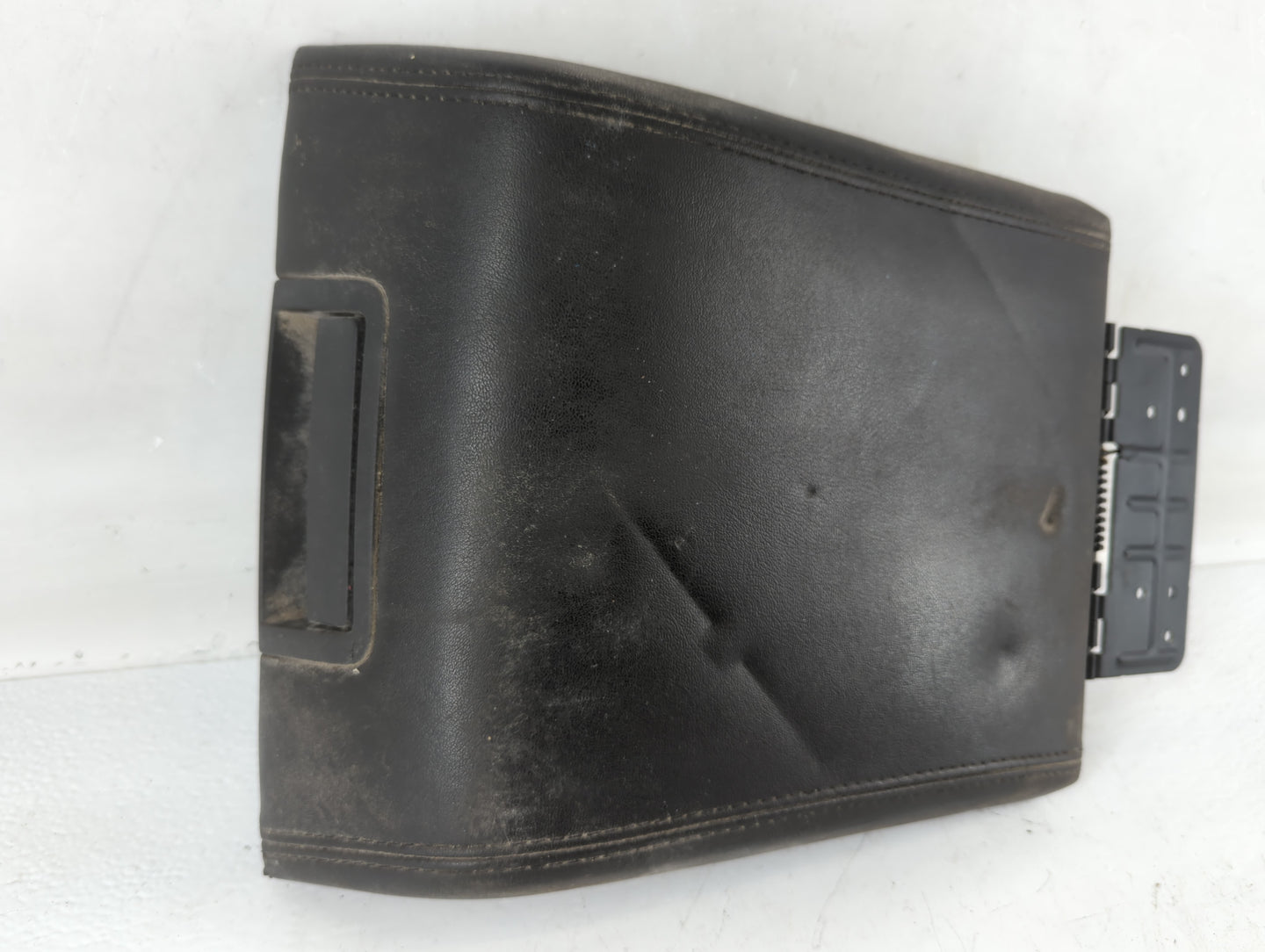 2010 Lincoln Navigator Center Console Armrest Cover Lid Fits OEM Used Auto Parts - Oemusedautoparts1.com