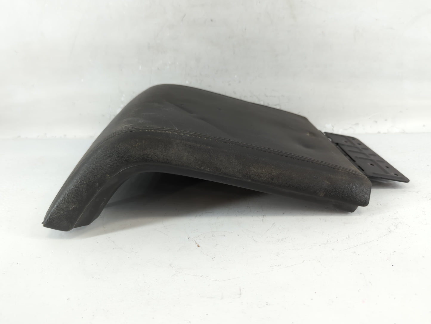 2010 Lincoln Navigator Center Console Armrest Cover Lid Fits OEM Used Auto Parts - Oemusedautoparts1.com