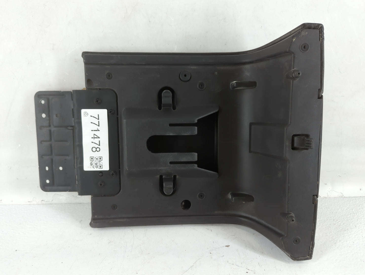 2010 Lincoln Navigator Center Console Armrest Cover Lid Fits OEM Used Auto Parts - Oemusedautoparts1.com