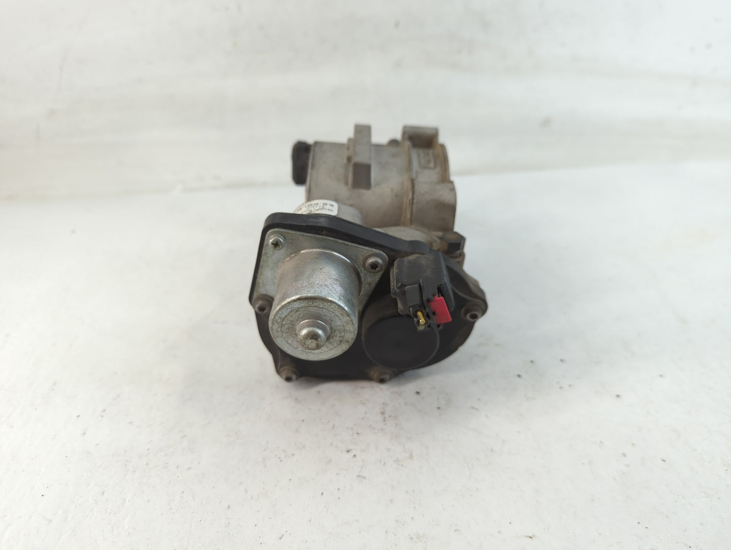 2010 Lincoln Navigator Throttle Body P/N:8L3E-9F991-BA Fits OEM Used Auto Parts - Oemusedautoparts1.com