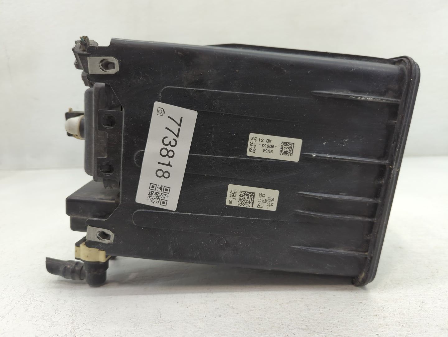 2010 Lincoln Navigator Fuel Vapor Charcoal Canister - Oemusedautoparts1.com