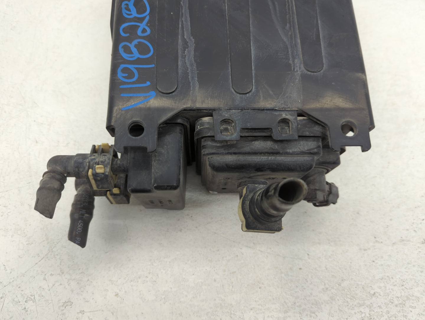 2010 Lincoln Navigator Fuel Vapor Charcoal Canister - Oemusedautoparts1.com