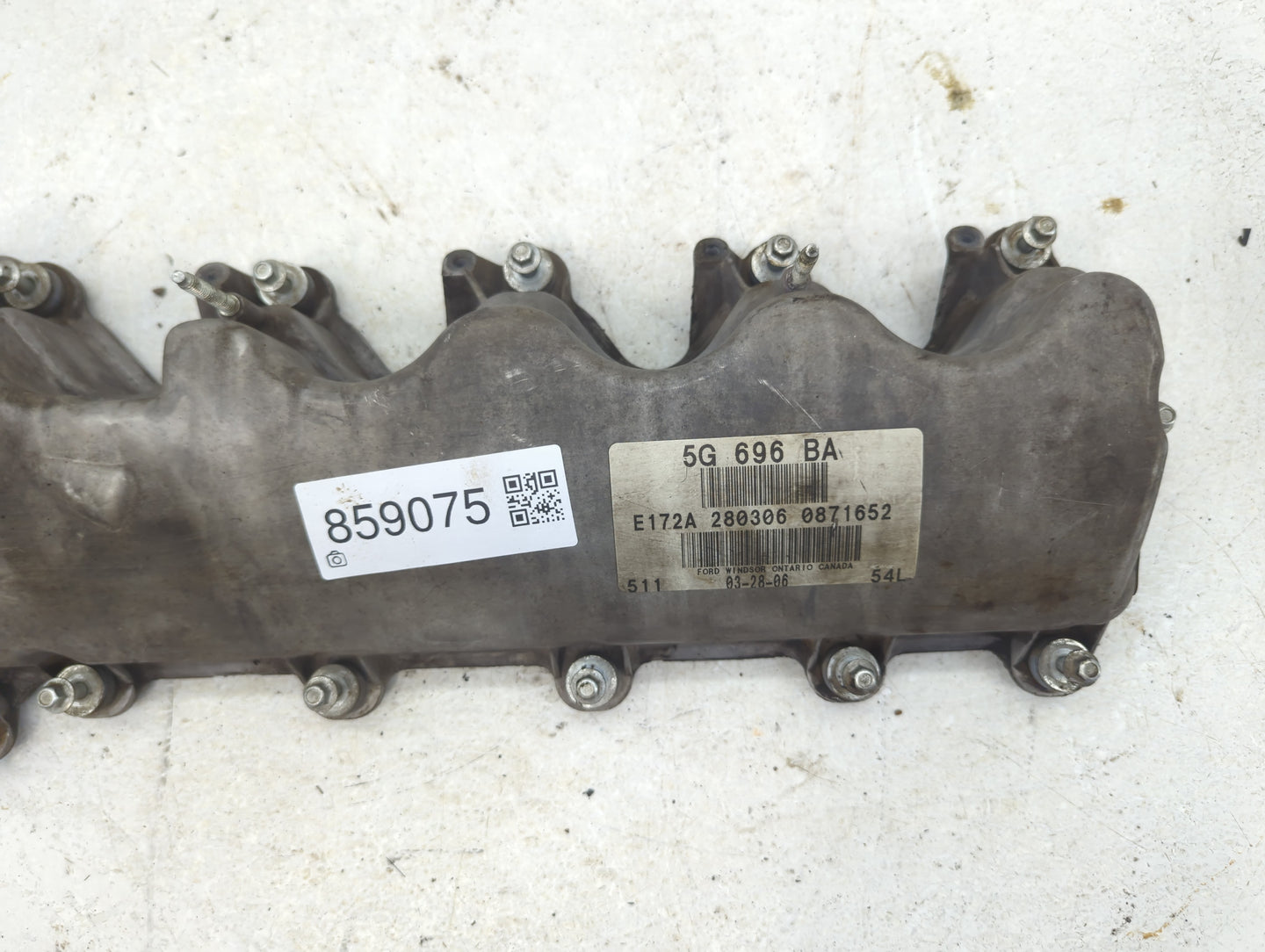 2010 Lincoln Navigator Driver Left Cylinder Head Valve Cover P/N:5G 696 BA Fits OEM Used Auto Parts - Oemusedautoparts1.com
